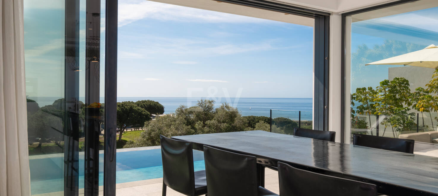 Luxury Villa in Frontline Golf