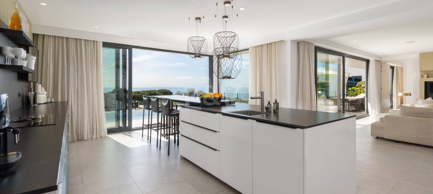 Luxury Villa in Frontline Golf