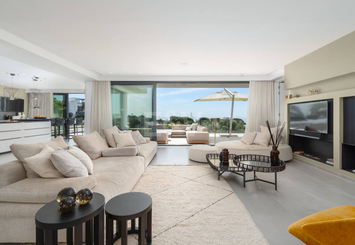 Impressive Villa on the Golf Frontline with Panoramic Views