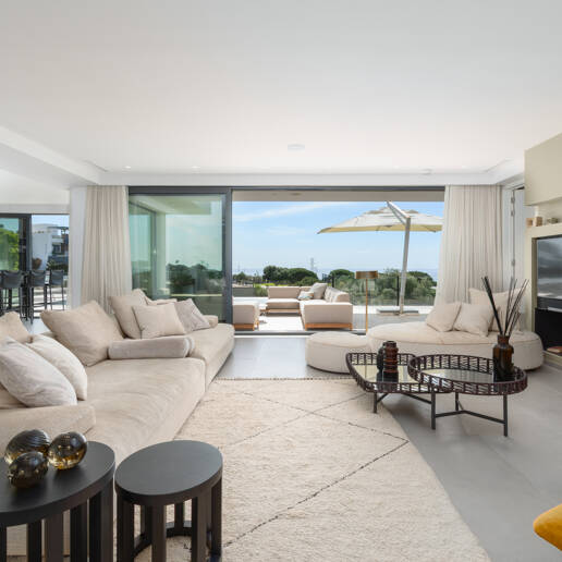 Luxury Villa in Frontline Golf