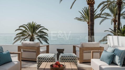 Elegancia en primera línea de playa en la Milla de Oro de Marbella