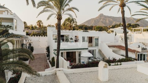 Elegancia en primera línea de playa en la Milla de Oro de Marbella
