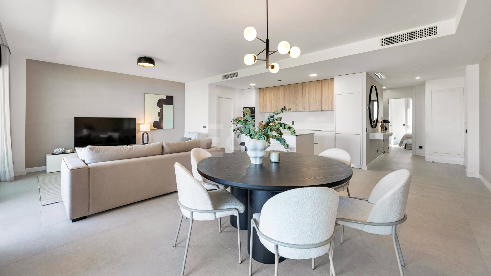 Apartamento de 3 habitaciones a estrenar en Medblue, Altos de Los Monteros con impresionantes vistas al mar