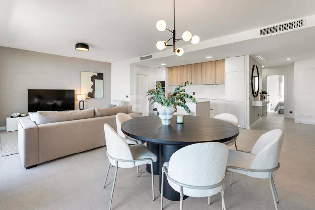 Apartamento de 3 habitaciones a estrenar en Medblue, Altos de Los Monteros con impresionantes vistas al mar