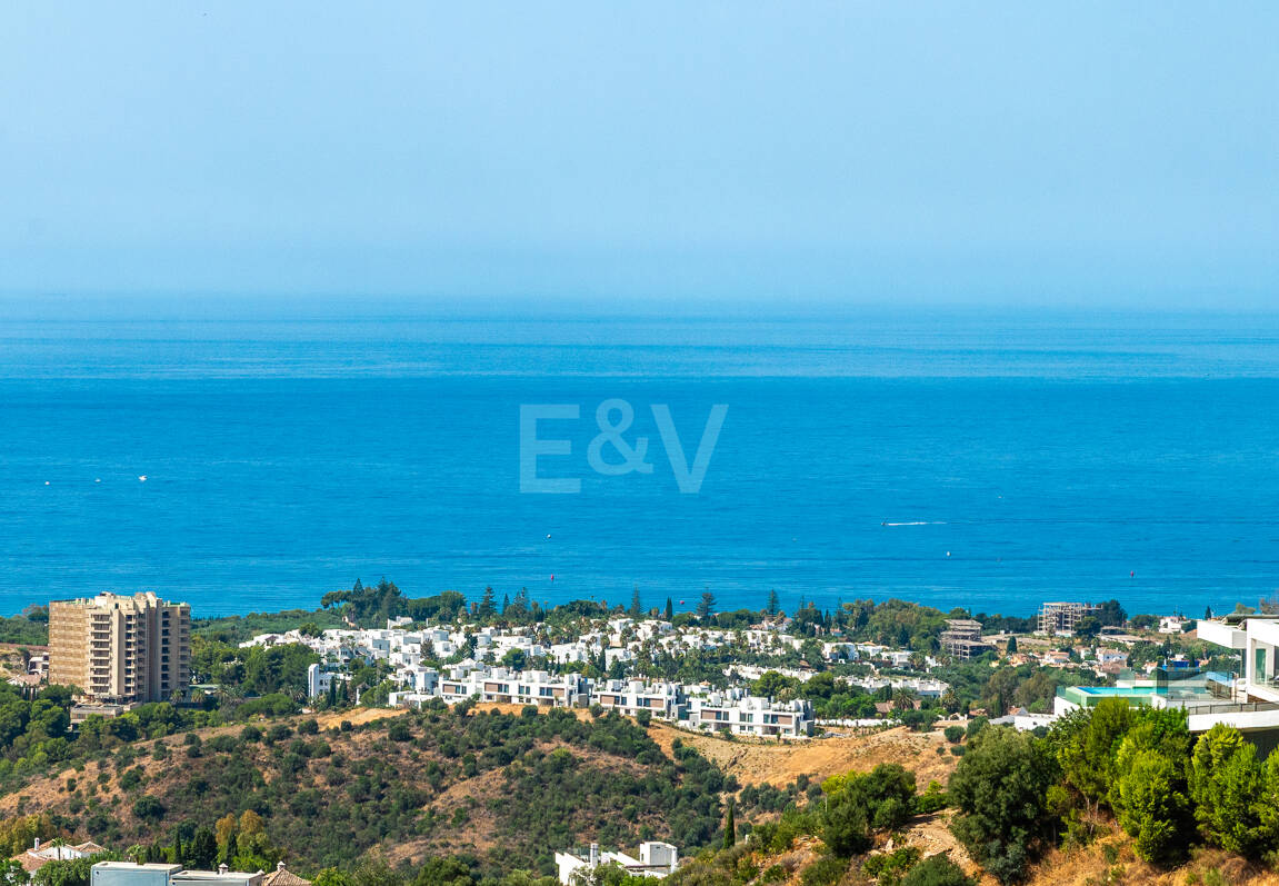 Apartamento de 3 habitaciones a estrenar en Medblue, Altos de Los Monteros con impresionantes vistas al mar