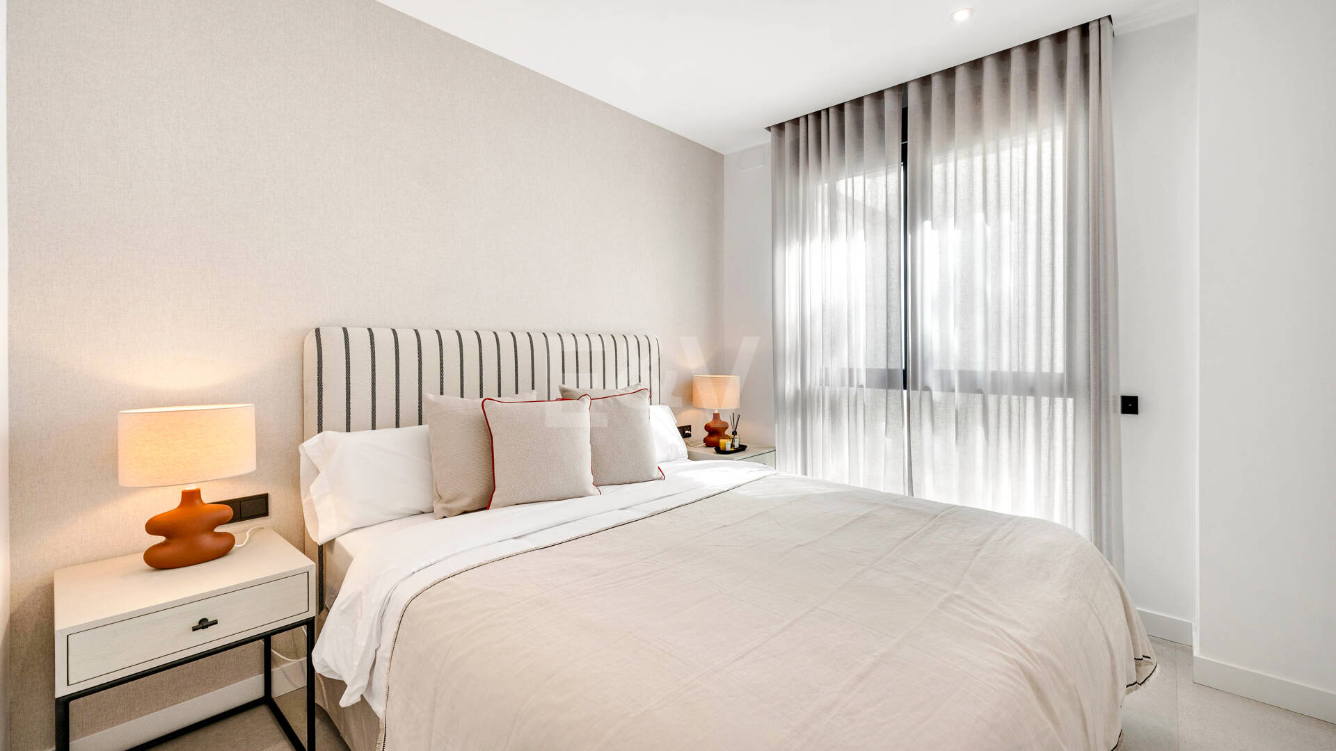 Apartamento de 3 habitaciones a estrenar en Medblue, Altos de Los Monteros con impresionantes vistas al mar