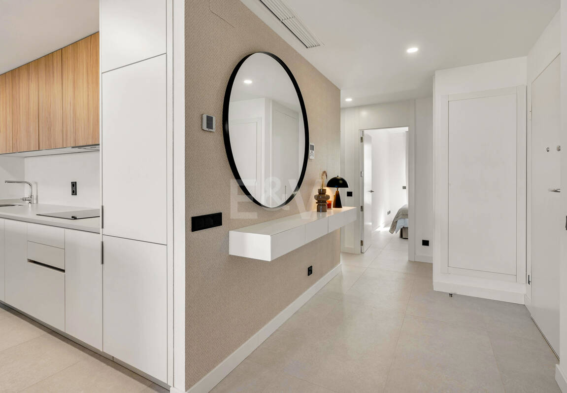 Apartamento de 3 habitaciones a estrenar en Medblue, Altos de Los Monteros con impresionantes vistas al mar