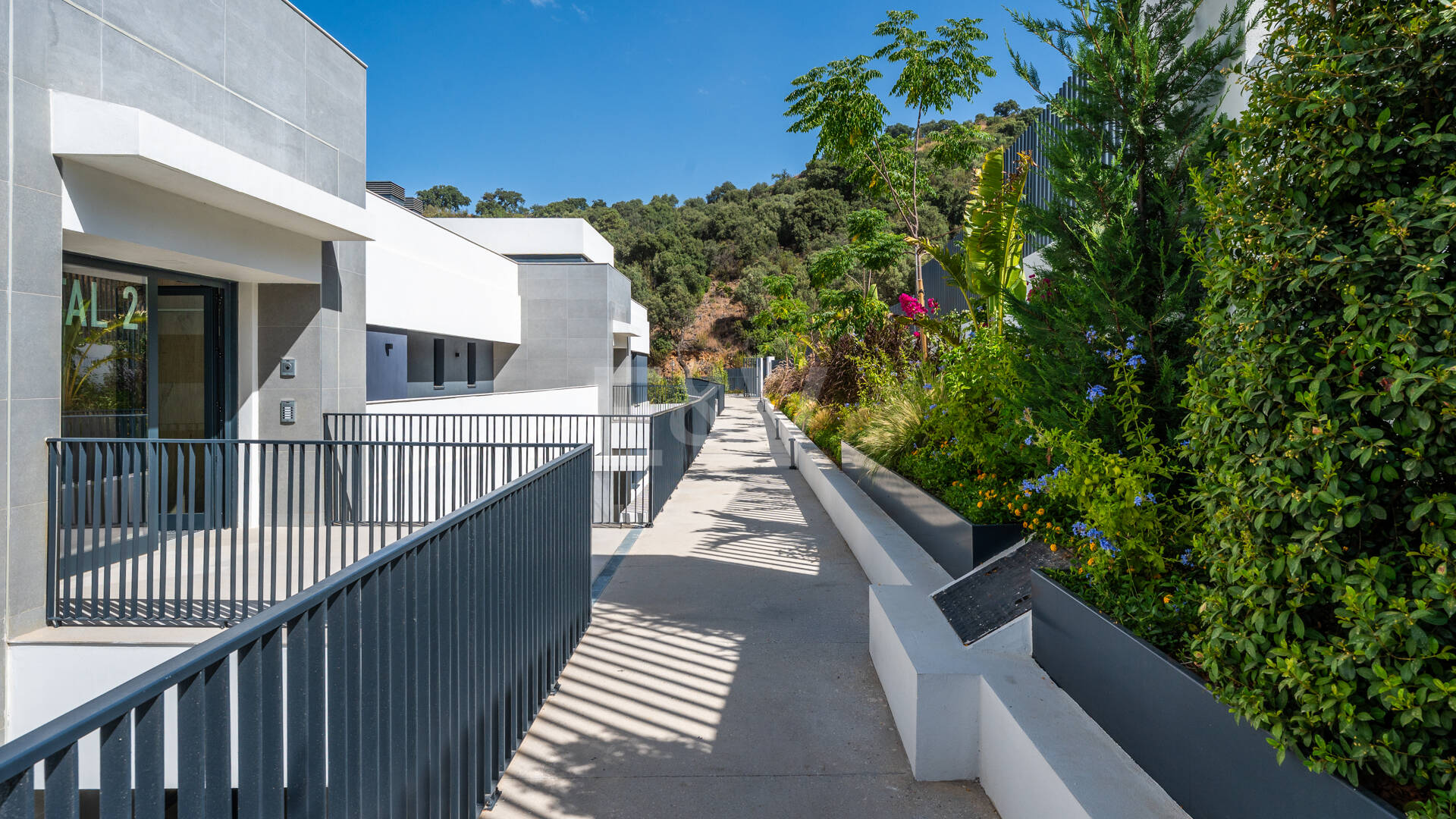 Apartamento de 3 habitaciones a estrenar en Medblue, Altos de Los Monteros con impresionantes vistas al mar