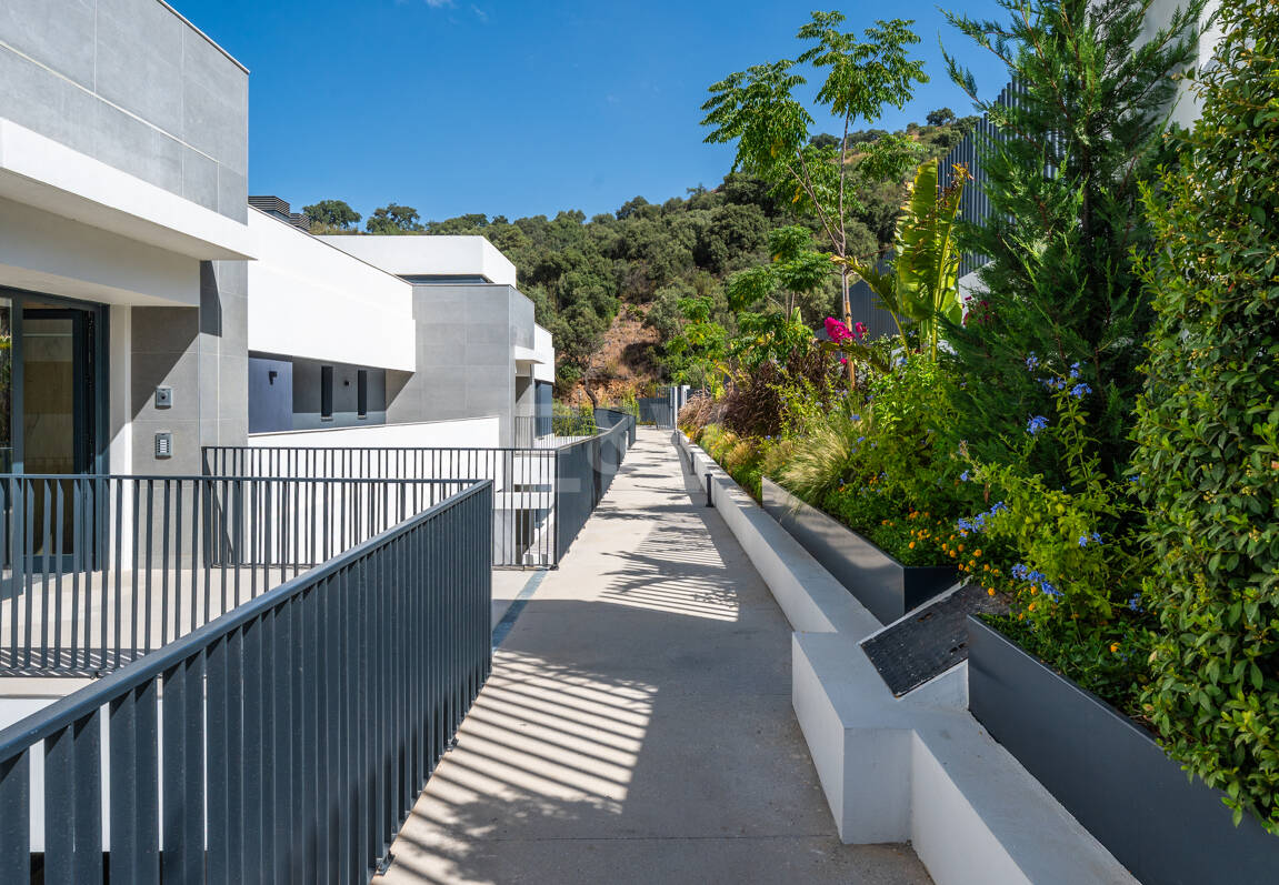 Apartamento de 3 habitaciones a estrenar en Medblue, Altos de Los Monteros con impresionantes vistas al mar