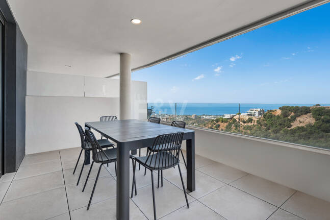 Apartamento de 3 habitaciones a estrenar en Medblue, Altos de Los Monteros con impresionantes vistas al mar