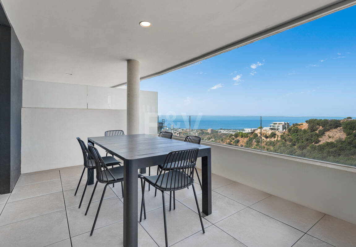 Apartamento de 3 habitaciones a estrenar en Medblue, Altos de Los Monteros con impresionantes vistas al mar