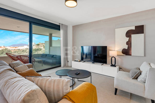 Apartamento de 3 habitaciones a estrenar en Medblue, Altos de Los Monteros con impresionantes vistas al mar