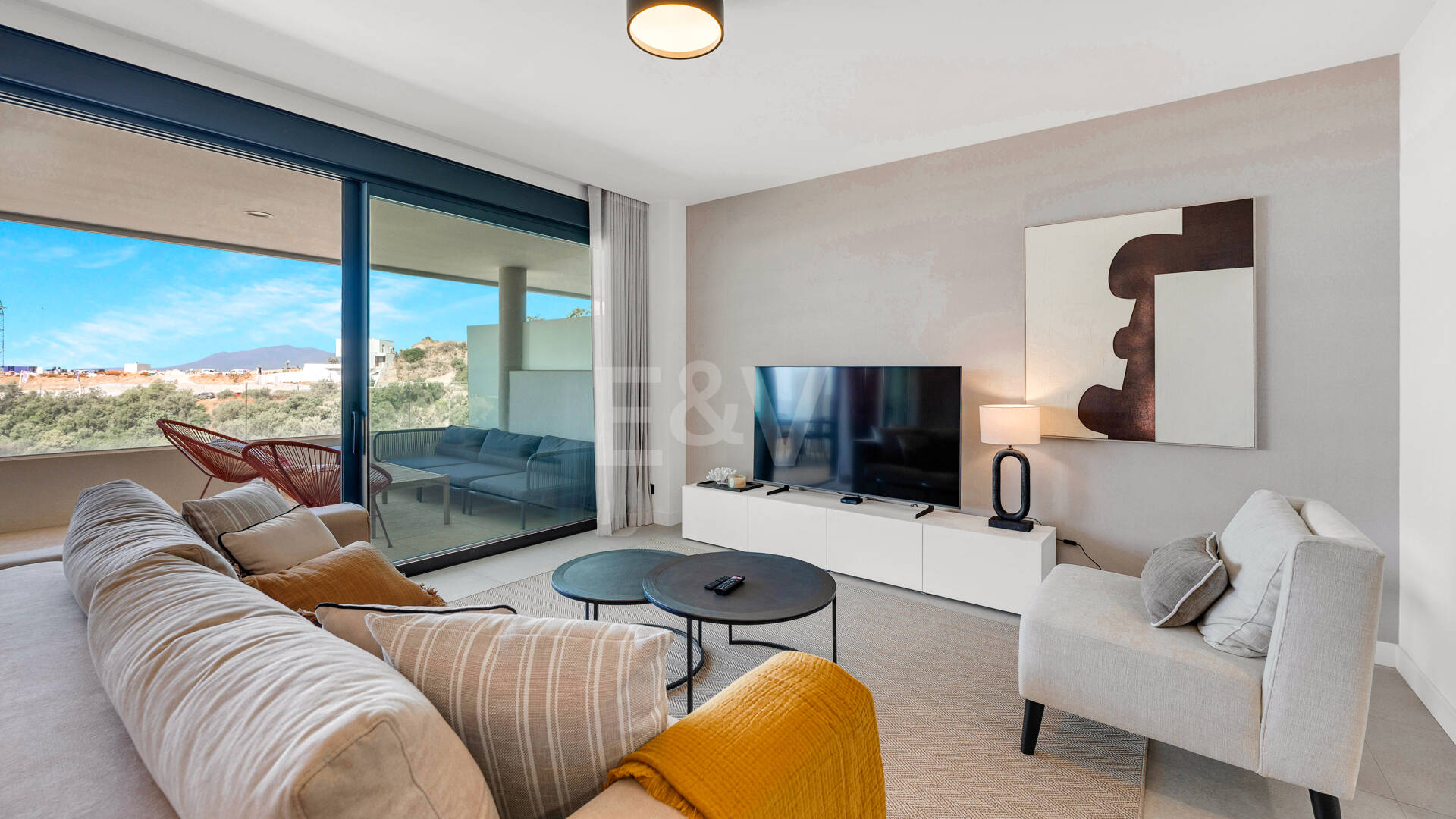 Apartamento de 3 habitaciones a estrenar en Medblue, Altos de Los Monteros con impresionantes vistas al mar