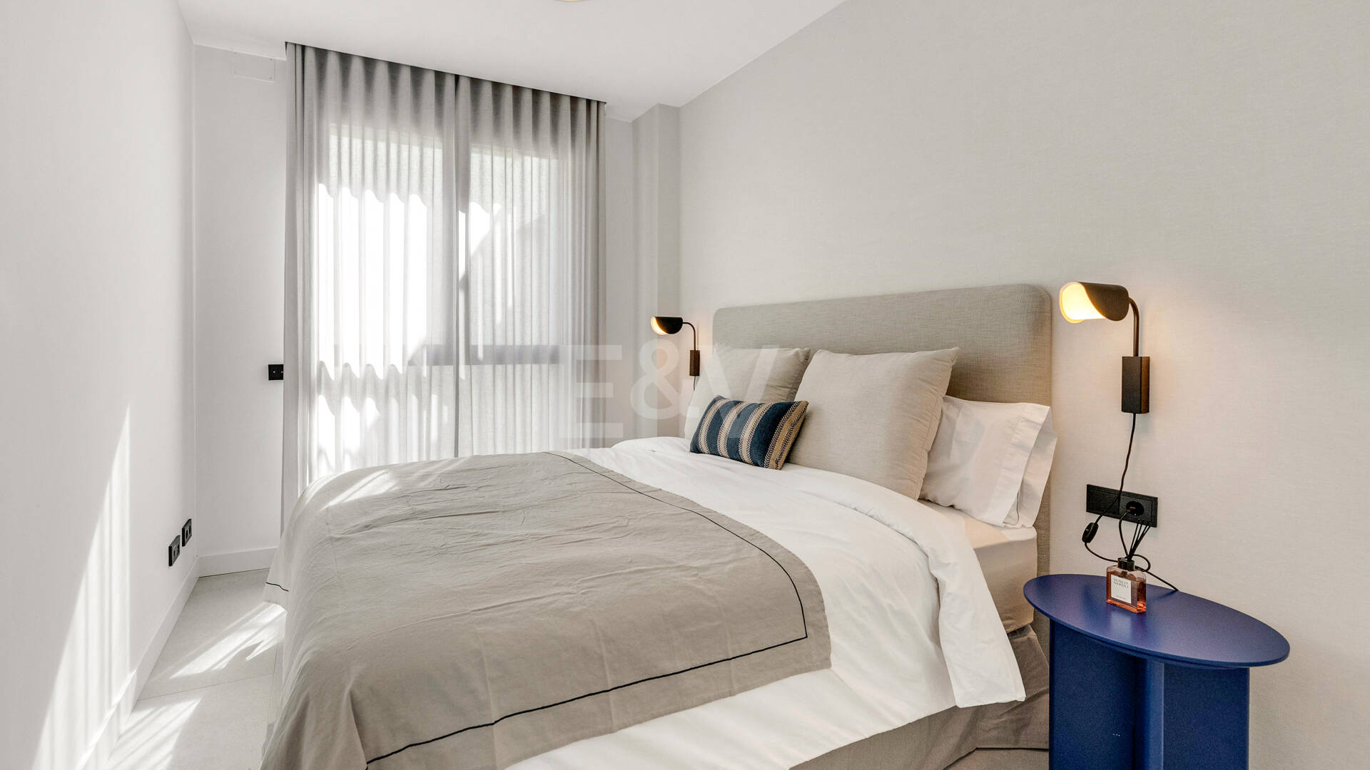 Apartamento de 3 habitaciones a estrenar en Medblue, Altos de Los Monteros con impresionantes vistas al mar