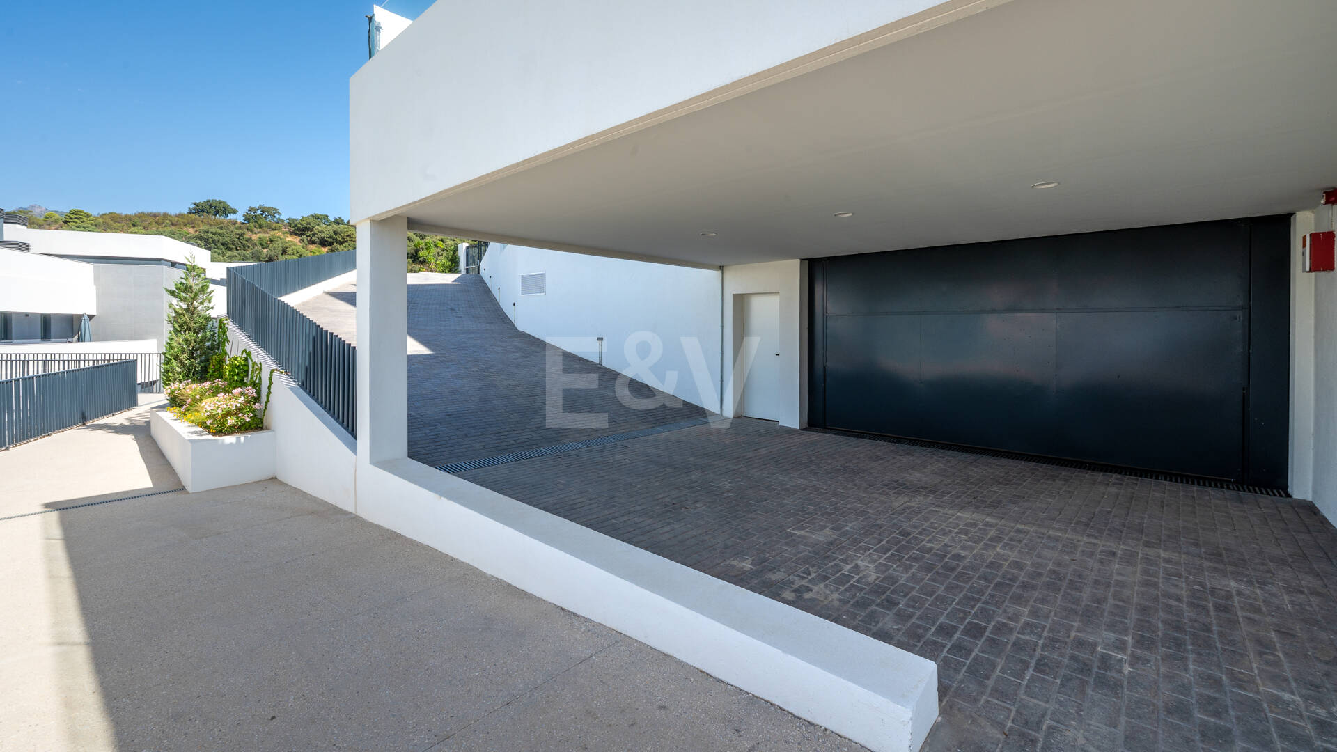 Apartamento de 3 habitaciones a estrenar en Medblue, Altos de Los Monteros con impresionantes vistas al mar