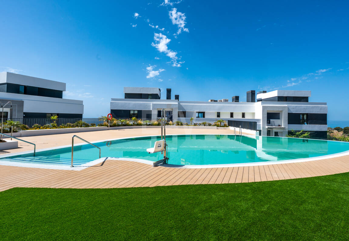 Apartamento de 3 habitaciones a estrenar en Medblue, Altos de Los Monteros con impresionantes vistas al mar