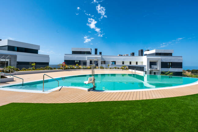 Apartamento de 3 habitaciones a estrenar en Medblue, Altos de Los Monteros con impresionantes vistas al mar