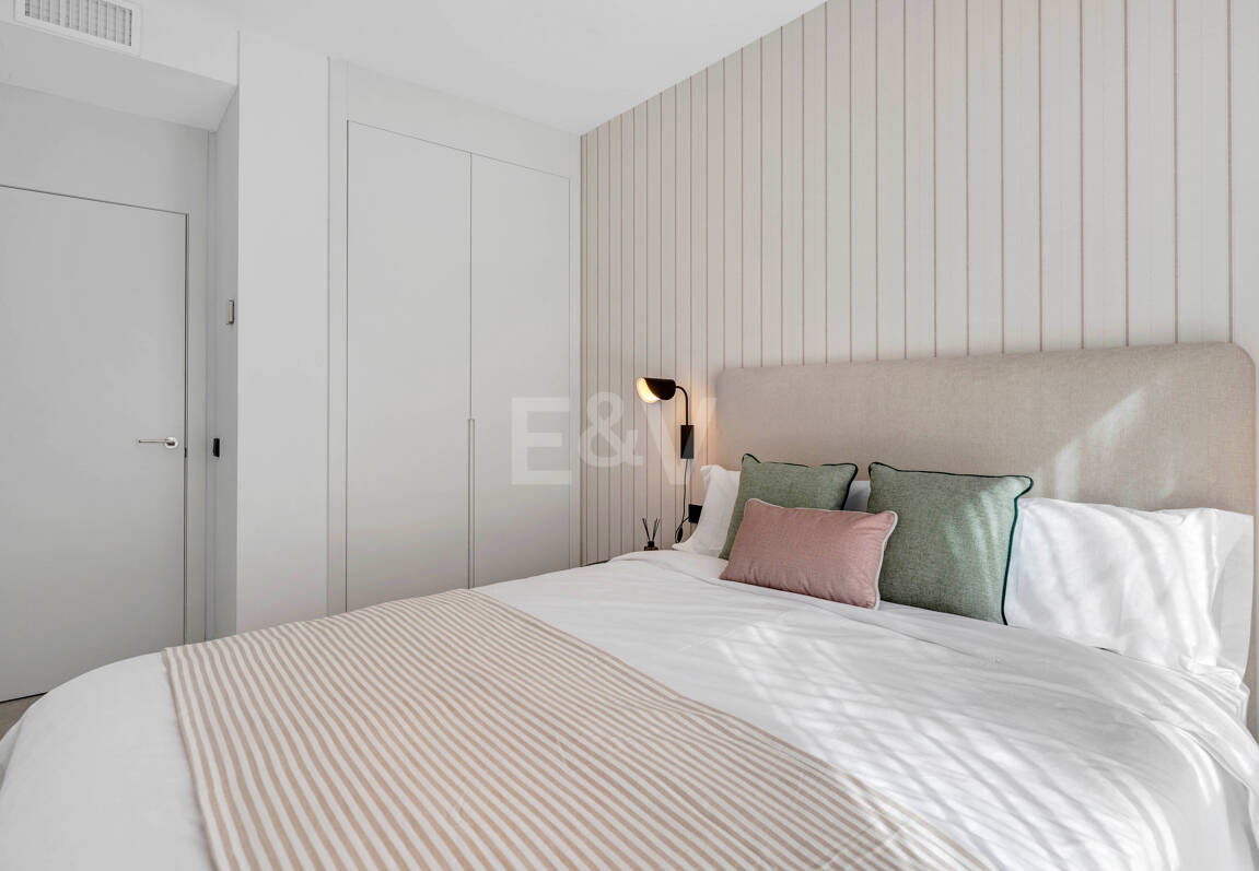 Apartamento de 3 habitaciones a estrenar en Medblue, Altos de Los Monteros con impresionantes vistas al mar