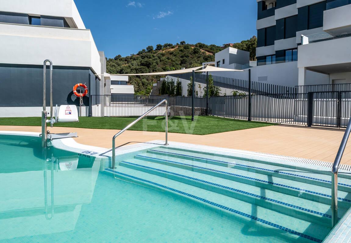 Apartamento de 3 habitaciones a estrenar en Medblue, Altos de Los Monteros con impresionantes vistas al mar