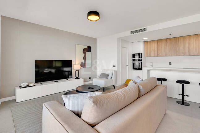 Apartamento de 3 habitaciones a estrenar en Medblue, Altos de Los Monteros con impresionantes vistas al mar