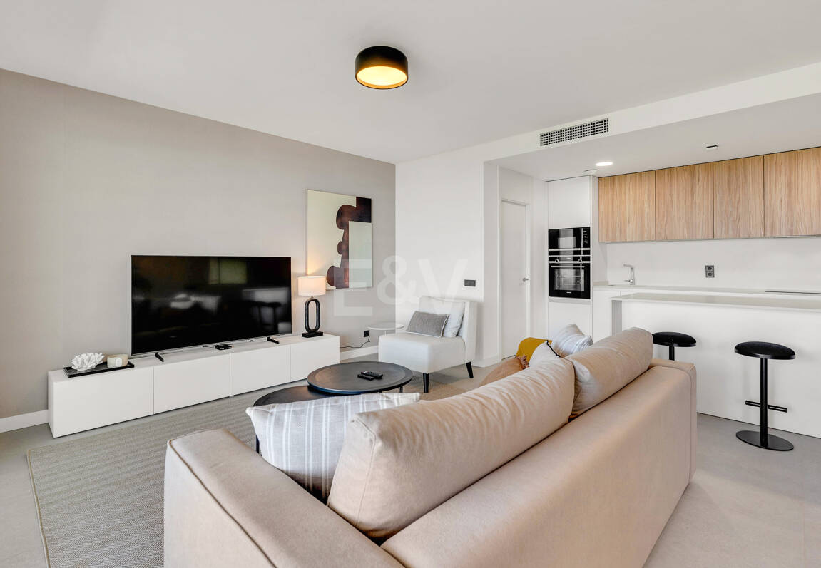 Apartamento de 3 habitaciones a estrenar en Medblue, Altos de Los Monteros con impresionantes vistas al mar