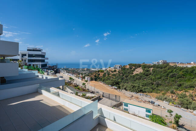 Apartamento de 3 habitaciones a estrenar en Medblue, Altos de Los Monteros con impresionantes vistas al mar