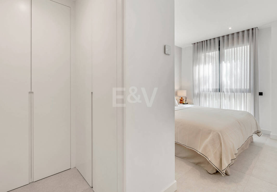 Apartamento de 3 habitaciones a estrenar en Medblue, Altos de Los Monteros con impresionantes vistas al mar