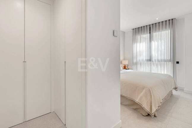 Apartamento de 3 habitaciones a estrenar en Medblue, Altos de Los Monteros con impresionantes vistas al mar