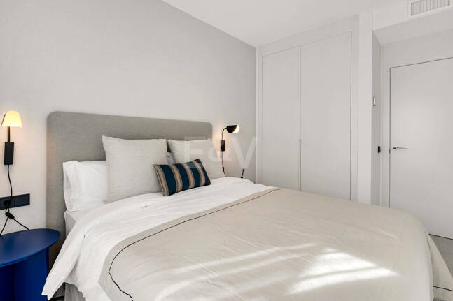 Apartamento de 3 habitaciones a estrenar en Medblue, Altos de Los Monteros con impresionantes vistas al mar