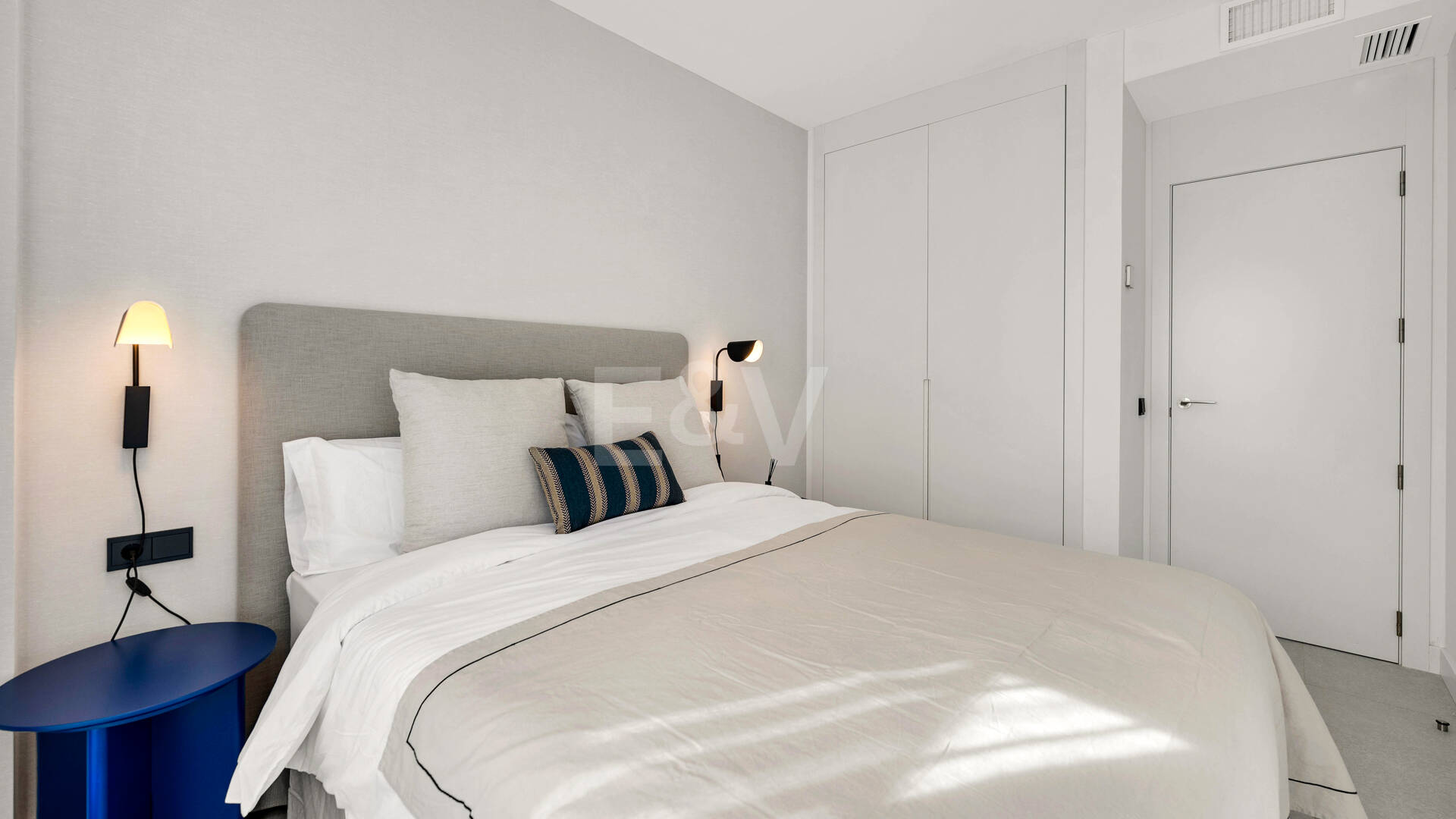 Apartamento de 3 habitaciones a estrenar en Medblue, Altos de Los Monteros con impresionantes vistas al mar