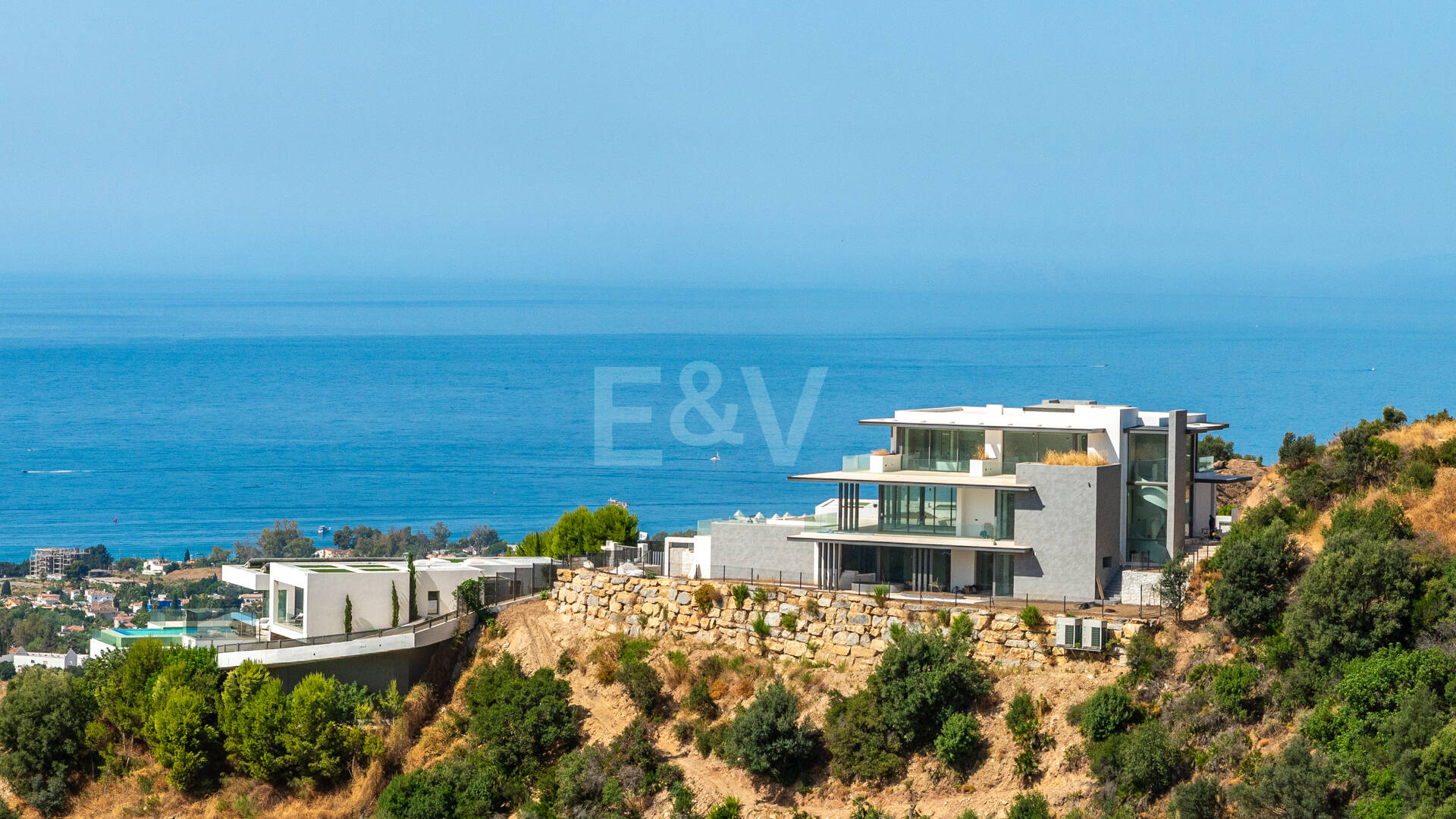 Apartamento de 3 habitaciones a estrenar en Medblue, Altos de Los Monteros con impresionantes vistas al mar