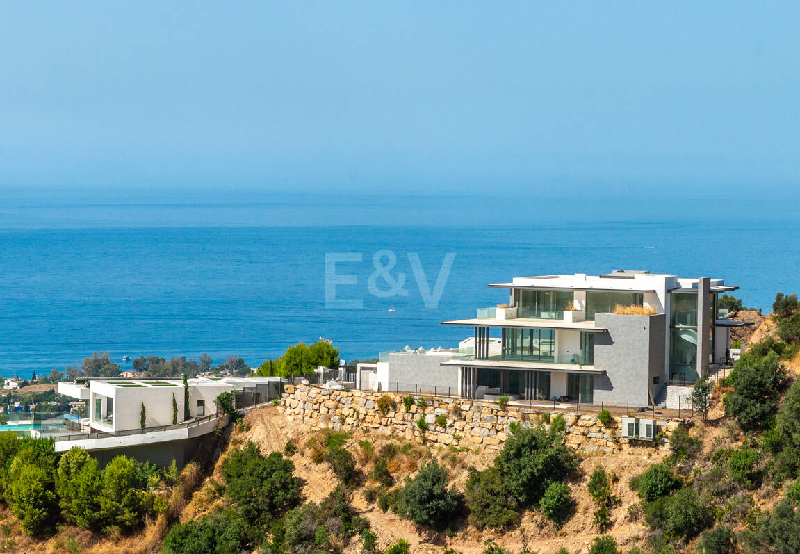 Apartamento de 3 habitaciones a estrenar en Medblue, Altos de Los Monteros con impresionantes vistas al mar