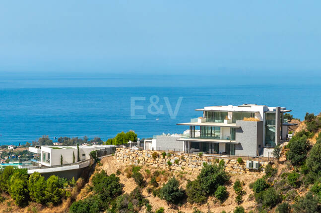 Apartamento de 3 habitaciones a estrenar en Medblue, Altos de Los Monteros con impresionantes vistas al mar
