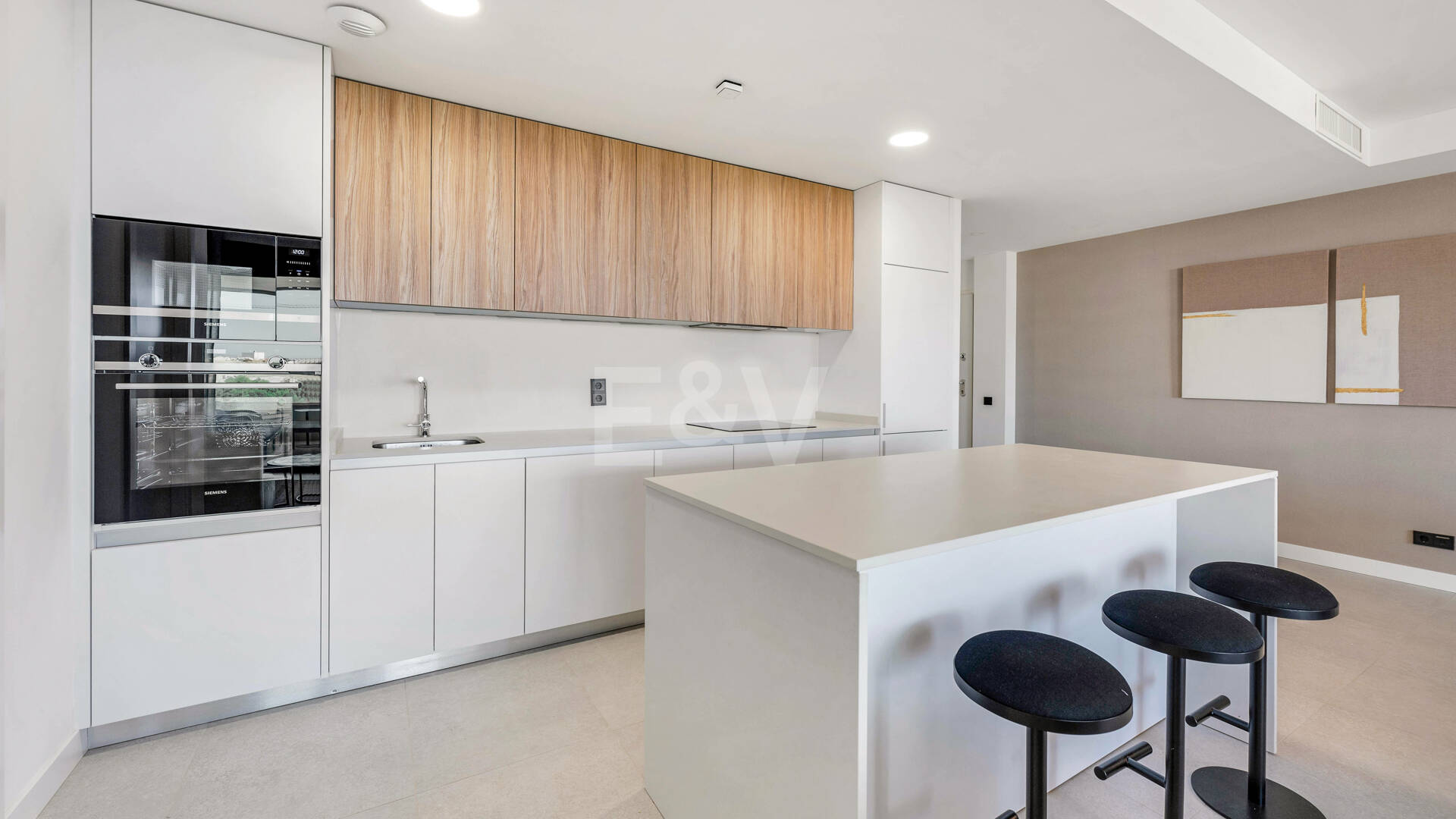 Apartamento de 3 habitaciones a estrenar en Medblue, Altos de Los Monteros con impresionantes vistas al mar