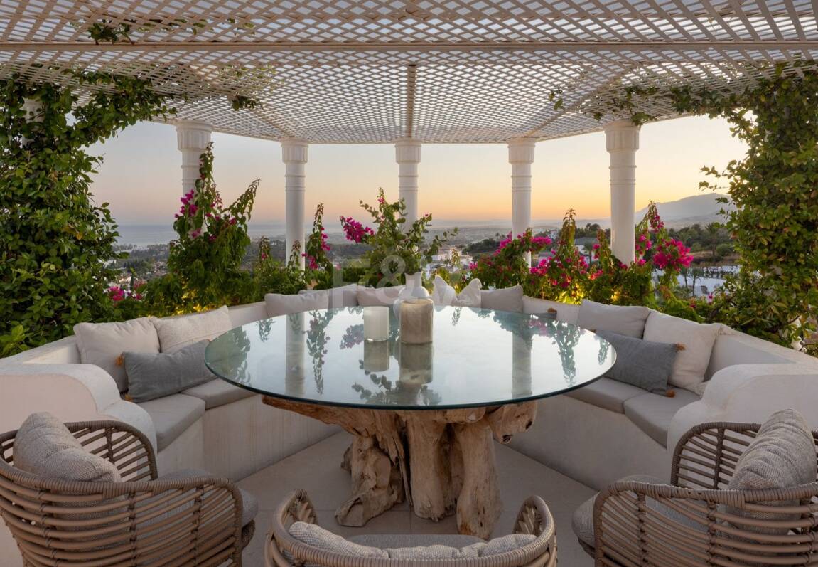 Impressive Duplex Penthouse with Private Pool and Panoramic Sea Views