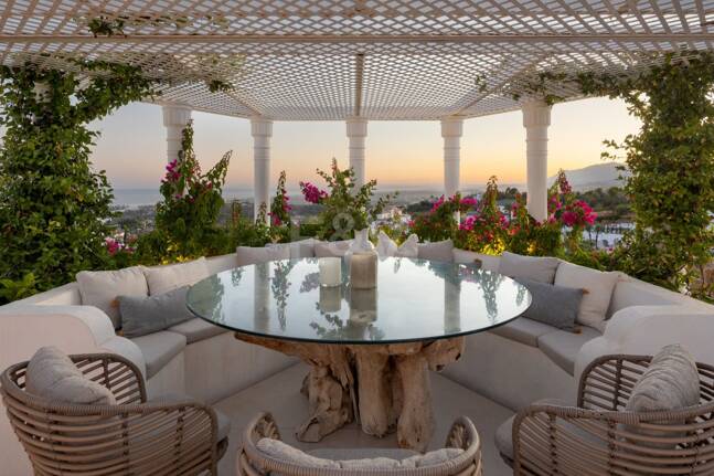 Impressive Duplex Penthouse with Private Pool and Panoramic Sea Views