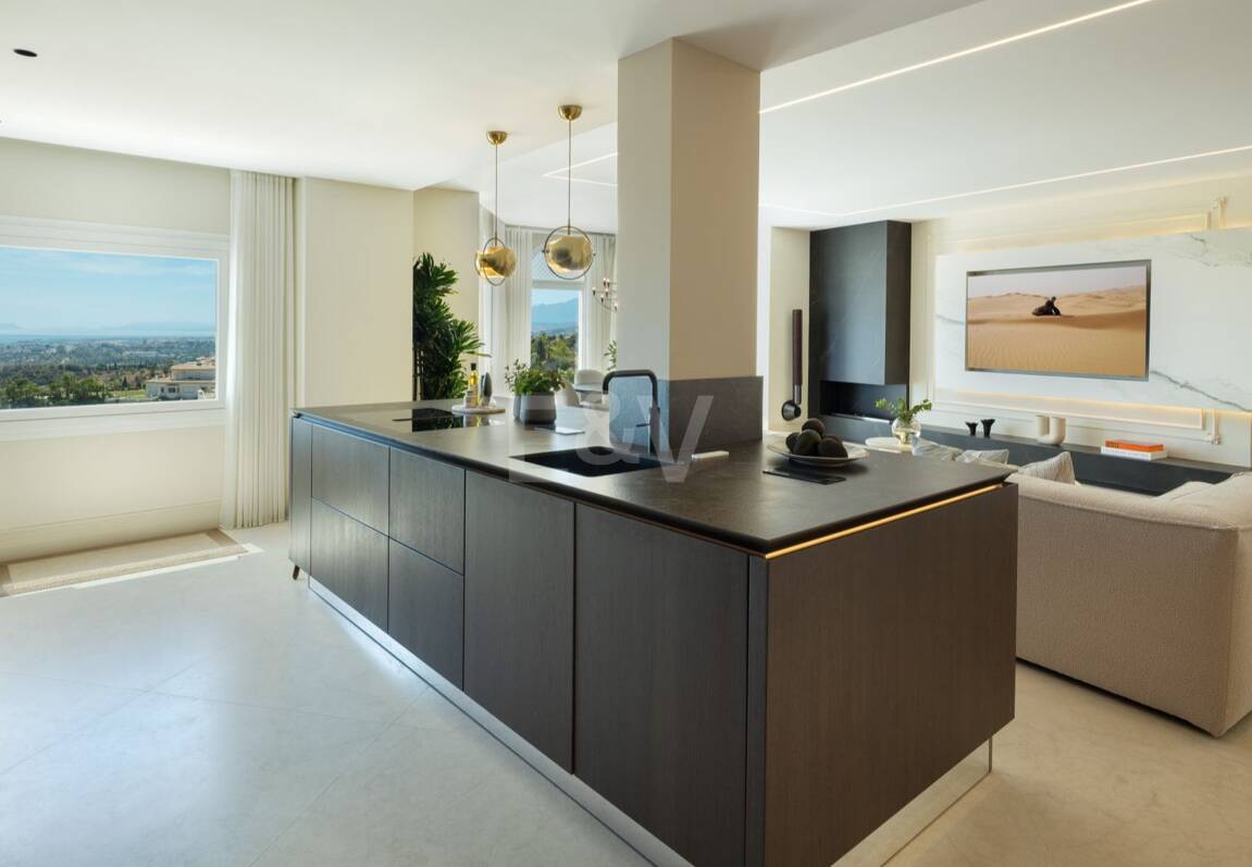 Impressive Duplex Penthouse with Private Pool and Panoramic Sea Views