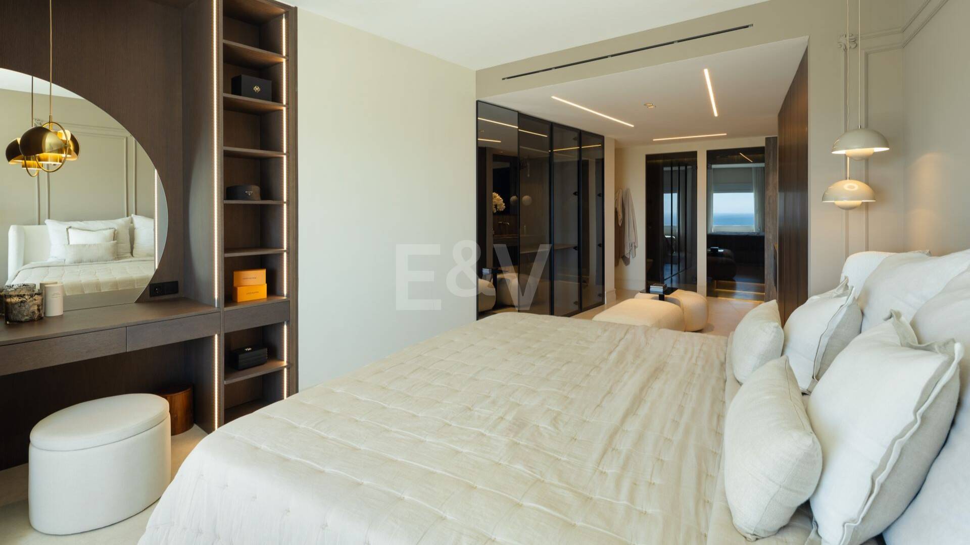 Impresionante ático dúplex con piscina privada y vistas panorámicas al mar