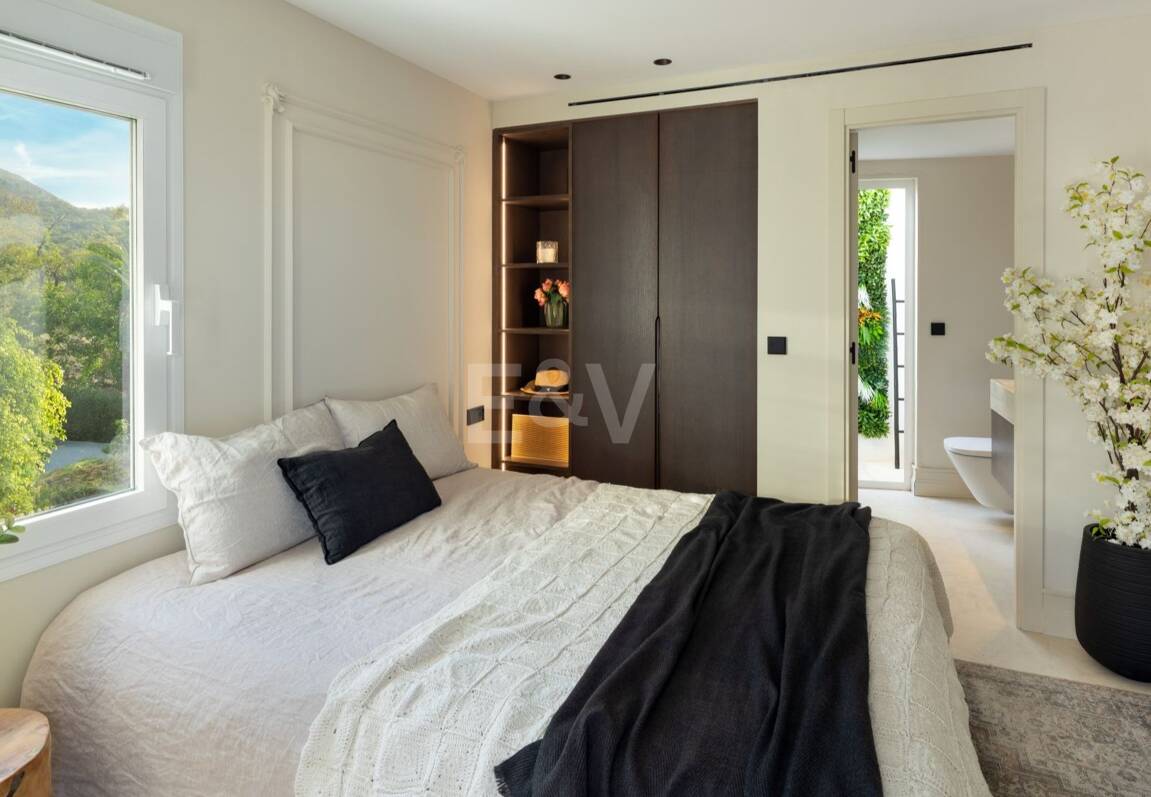 Impressive Duplex Penthouse with Private Pool and Panoramic Sea Views