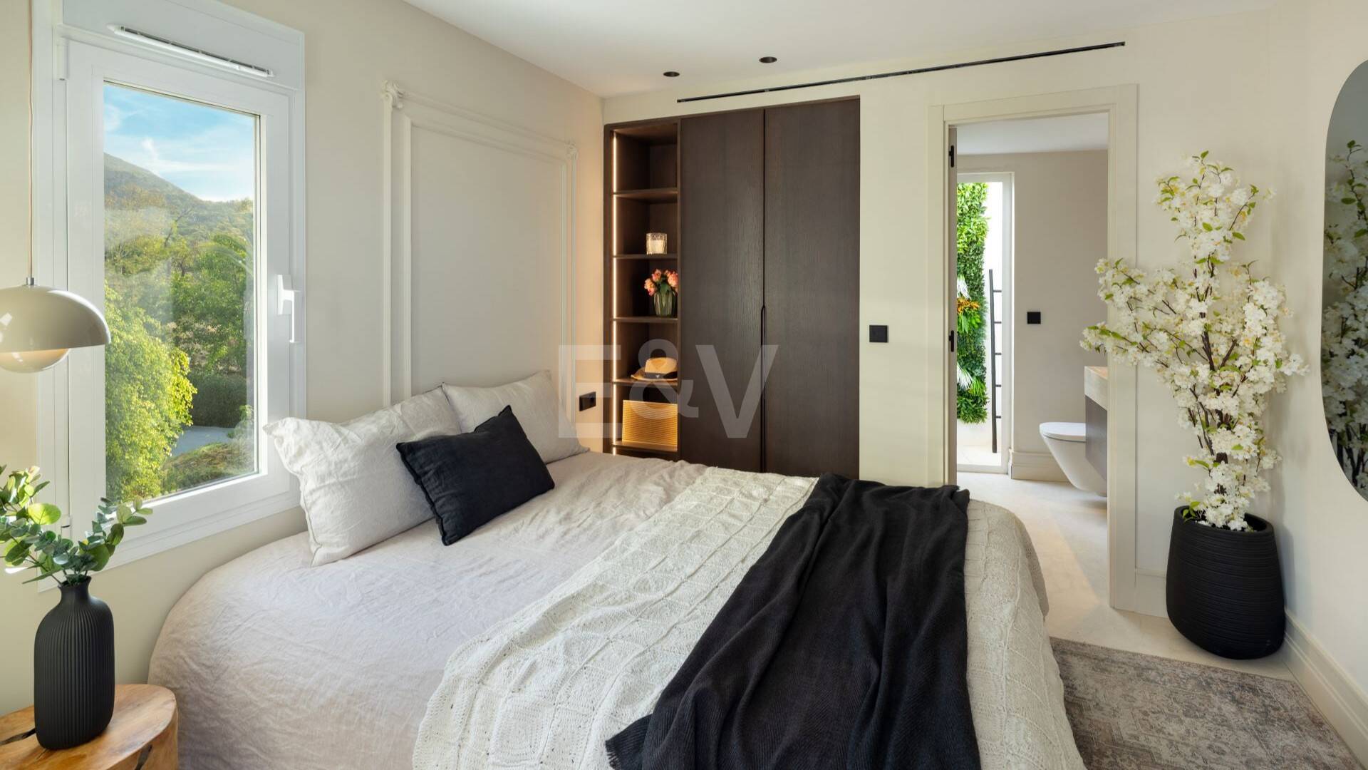 Impressive Duplex Penthouse with Private Pool and Panoramic Sea Views