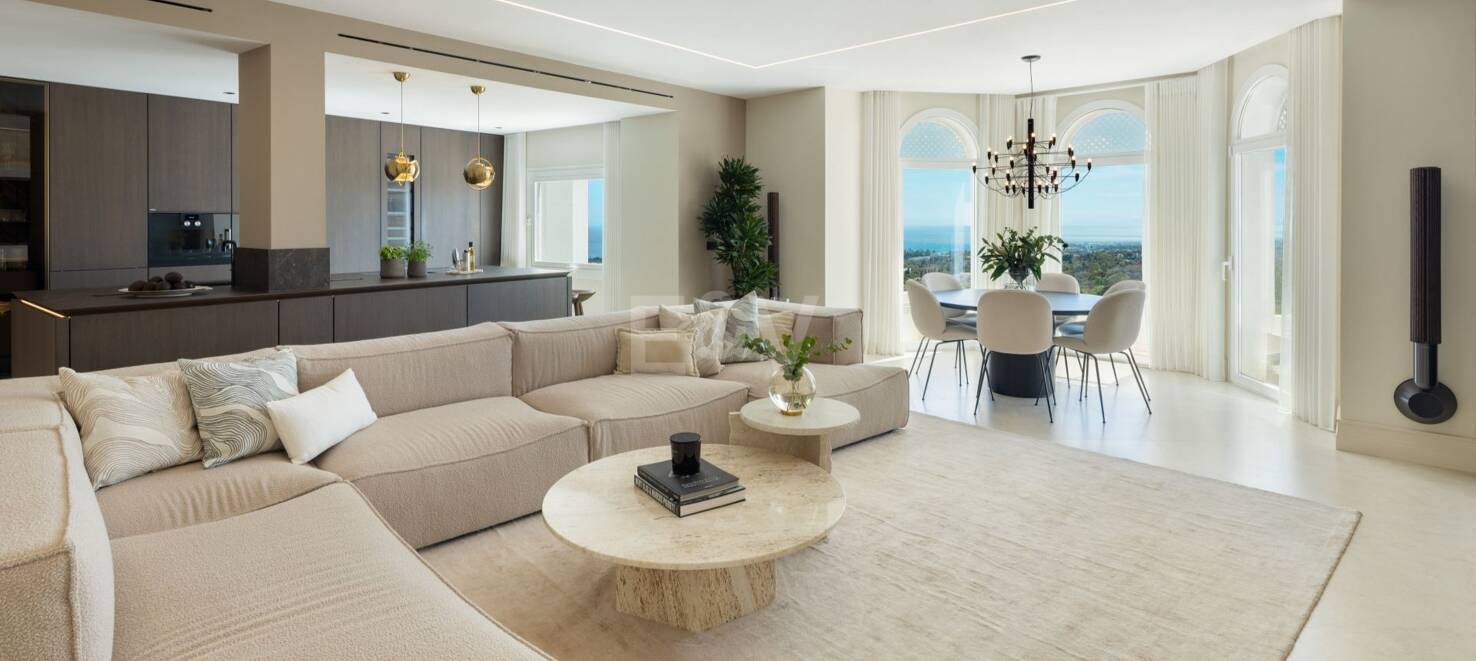 Impresionante ático dúplex con piscina privada y vistas panorámicas al mar