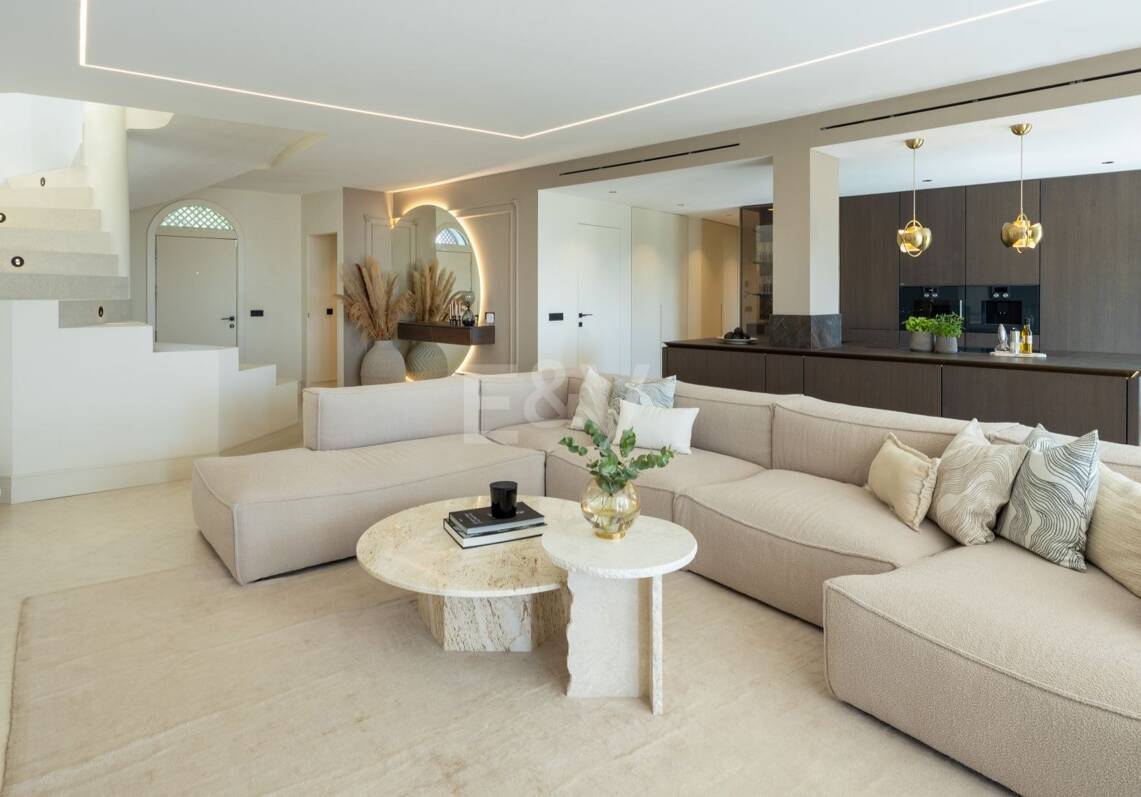 Impressive Duplex Penthouse with Private Pool and Panoramic Sea Views