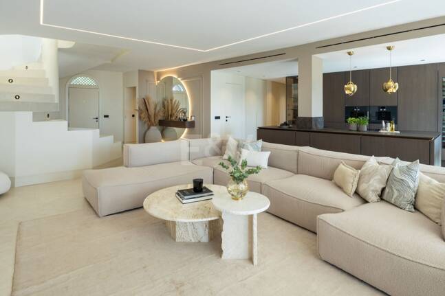 Impressive Duplex Penthouse with Private Pool and Panoramic Sea Views