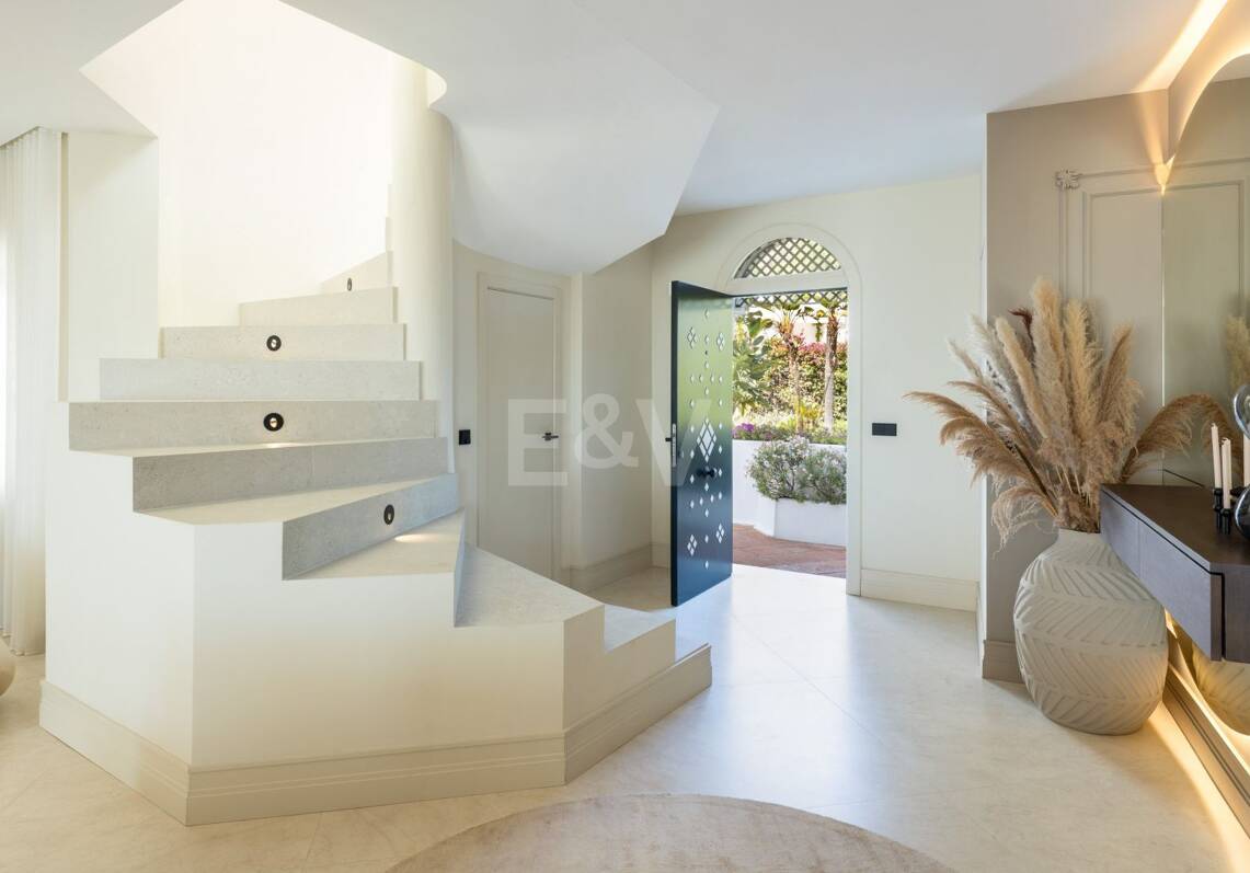 Impressive Duplex Penthouse with Private Pool and Panoramic Sea Views