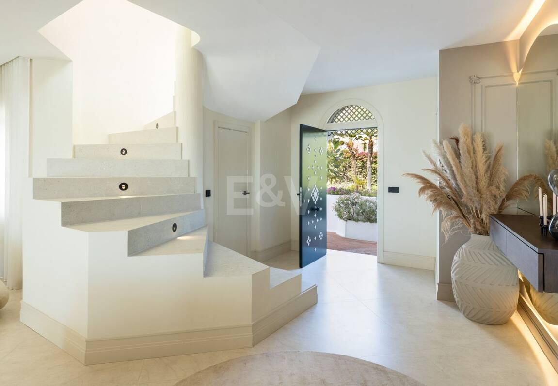 Impressive Duplex Penthouse with Private Pool and Panoramic Sea Views