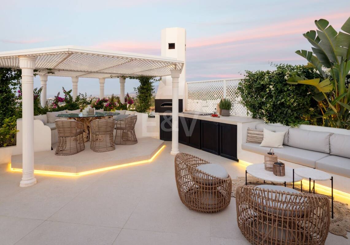 Impressive Duplex Penthouse with Private Pool and Panoramic Sea Views