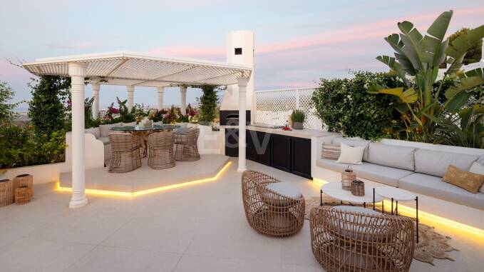 Beeindruckendes Duplex-Penthouse mit privatem Pool und Panoramablick aufs Meer