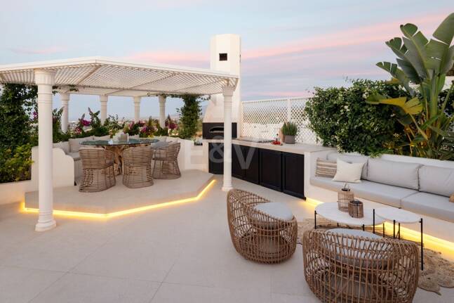 Impressive Duplex Penthouse with Private Pool and Panoramic Sea Views