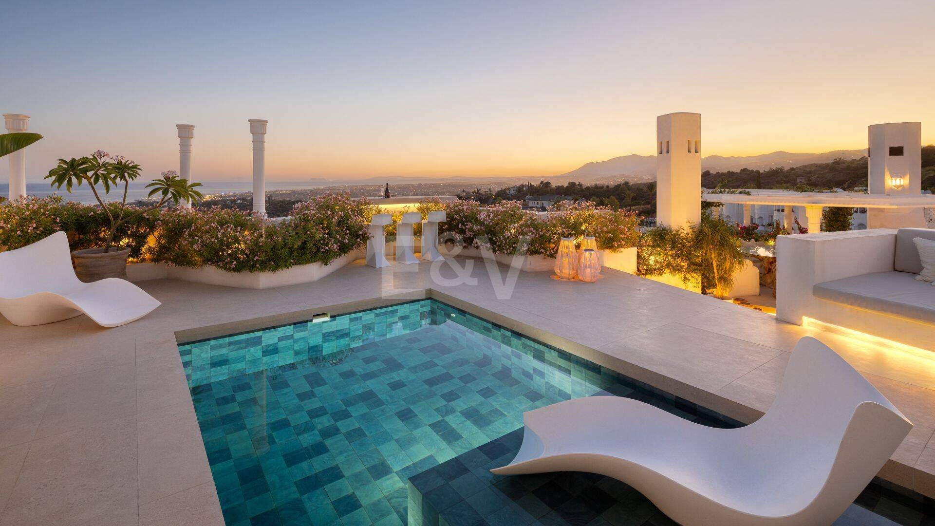 Impressive Duplex Penthouse with Private Pool and Panoramic Sea Views