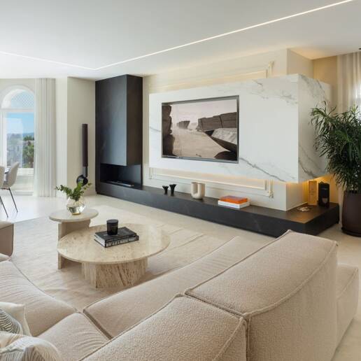 Impresionante ático dúplex con piscina privada y vistas panorámicas al mar